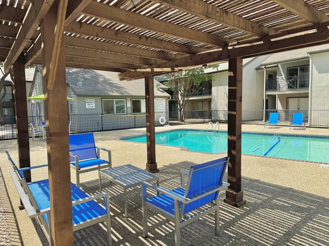 Building Photo - Suncrest