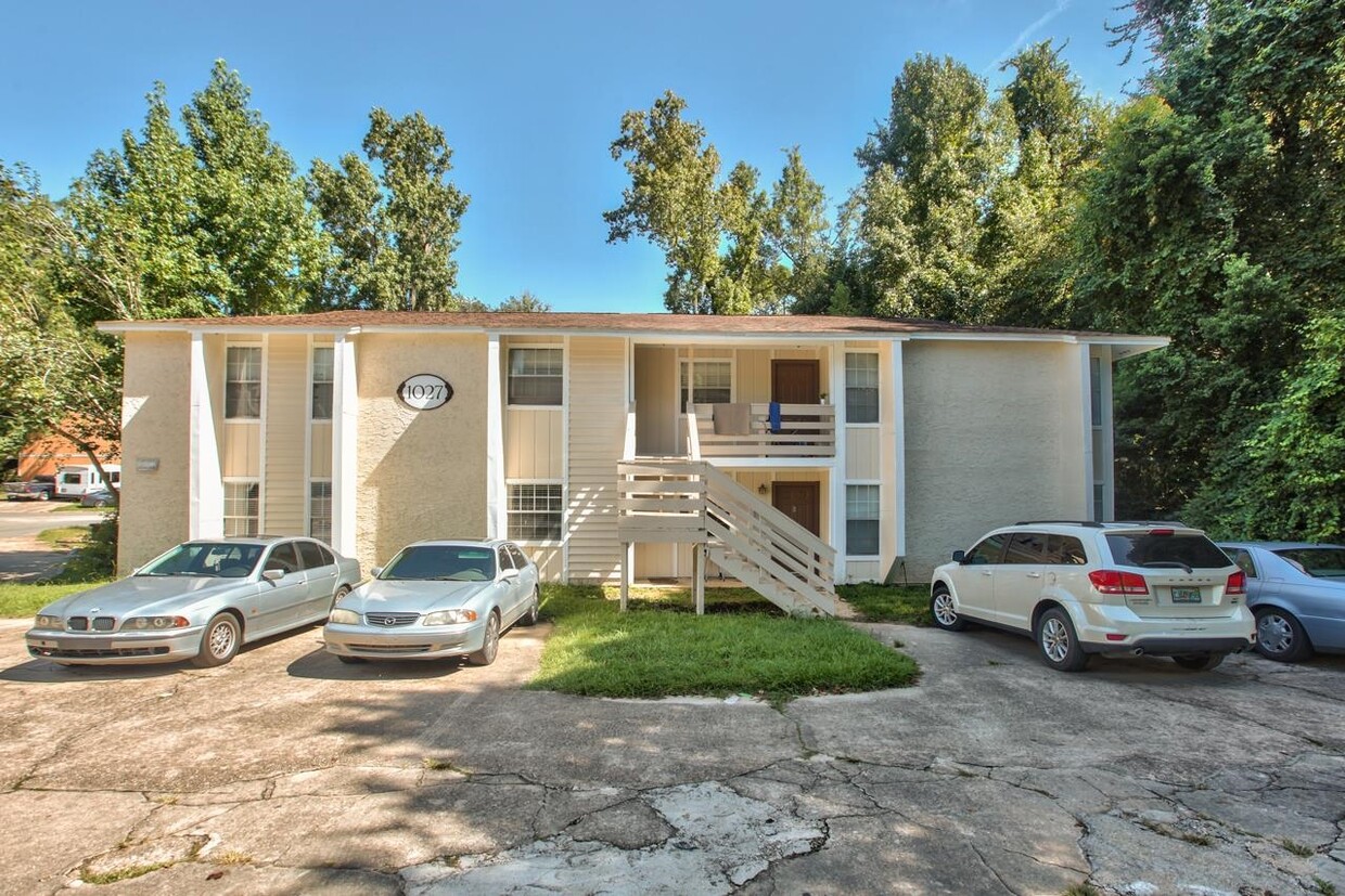Primary Photo - 1027 Crossing Brook Way
