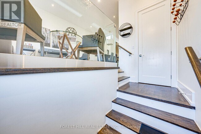 Photo du bâtiment - 15 A Roslin Ave