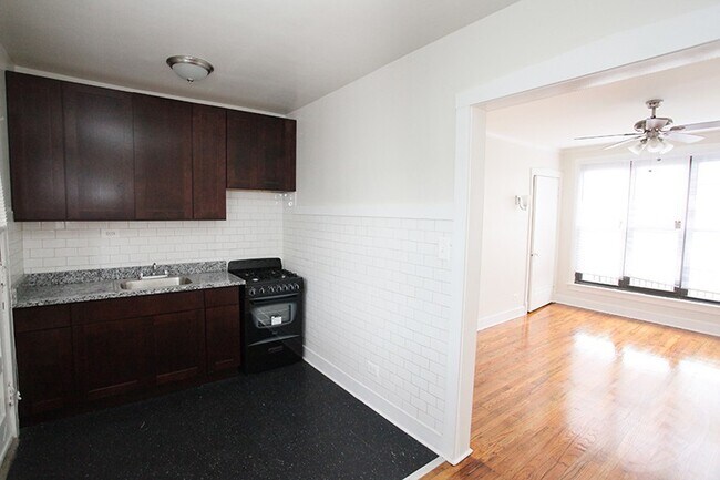 Foto del edificio - 6364 N Hermitage Ave