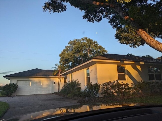 Building Photo - 1455 Fairway Dr