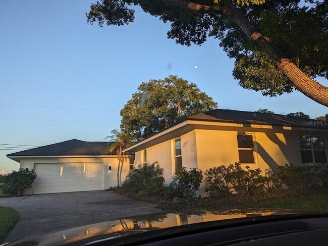 Foto del edificio - 1455 Fairway Dr