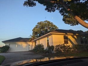 Building Photo - 1455 Fairway Dr