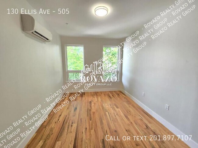 Foto del edificio - 130 Ellis Ave-- 3 bedrooms 2 baths in Irvi...