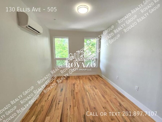 Building Photo - 130 Ellis Ave-- 3 bedrooms 2 baths in Irvi...