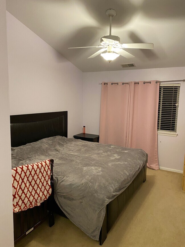 Foto del edificio - 1047 Hinswood Dr