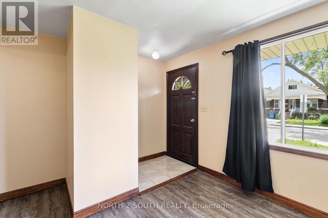 Building Photo - 1360 Goyeau St