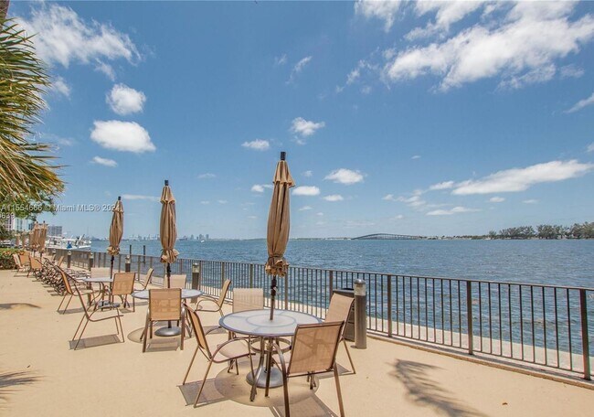 Foto del edificio - 2333 Brickell Ave