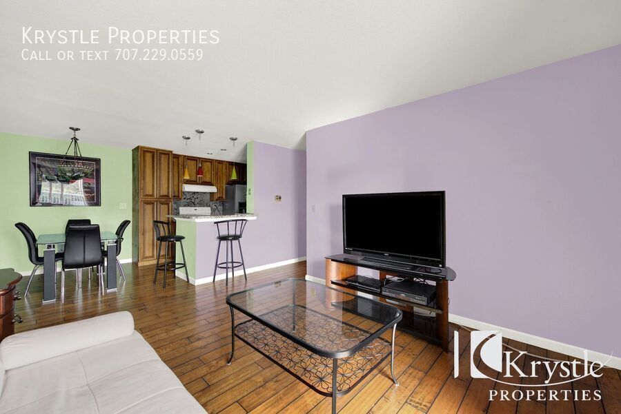 Primary Photo - Charming 2 bedroom 2 bath apartment in Gat...