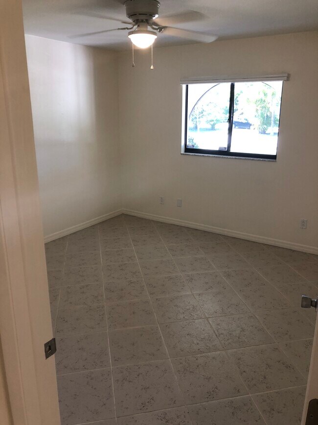 Foto del edificio - 9701 8th St N