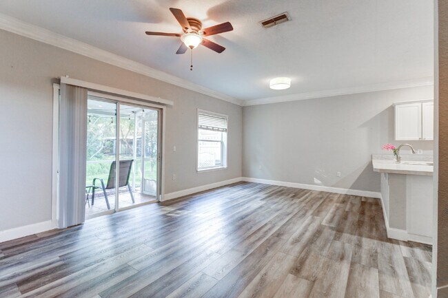Foto del edificio - Gated Tampa Palms Townhome with 2-Car Garage, Screened Lanai & Community Pool