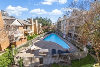 Building Photo - 11201 Lynbrook Dr