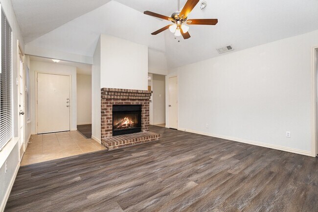 Foto del edificio - 1521 Wheatfield Ct