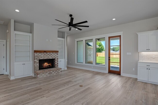 Building Photo - 321 Newport Ln