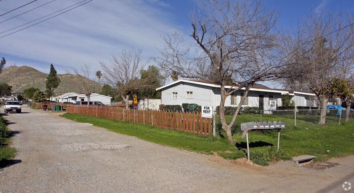 Foto del edificio - 21840 Dracaea Ave