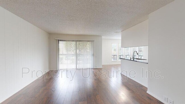 Foto del edificio - 905 Lakeside Dr