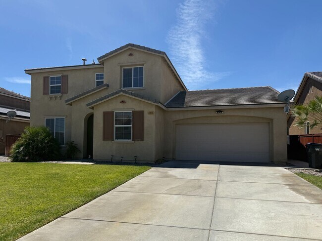 Building Photo - West Rosamond 5 bedroom