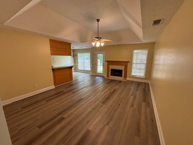 Foto del edificio - 8002 Garrett Pines Dr
