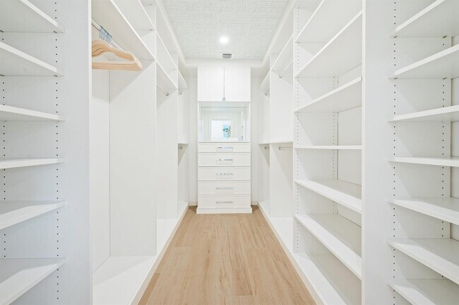 Foto del edificio - 2519 NE 8th St