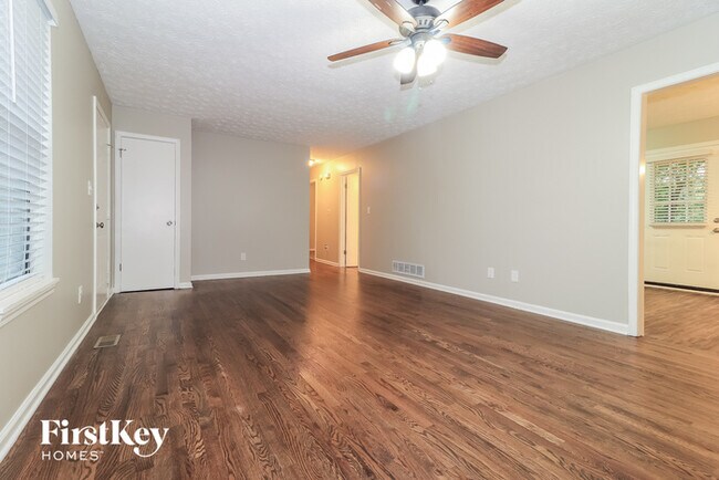 Foto del edificio - 80 Hickory Trail
