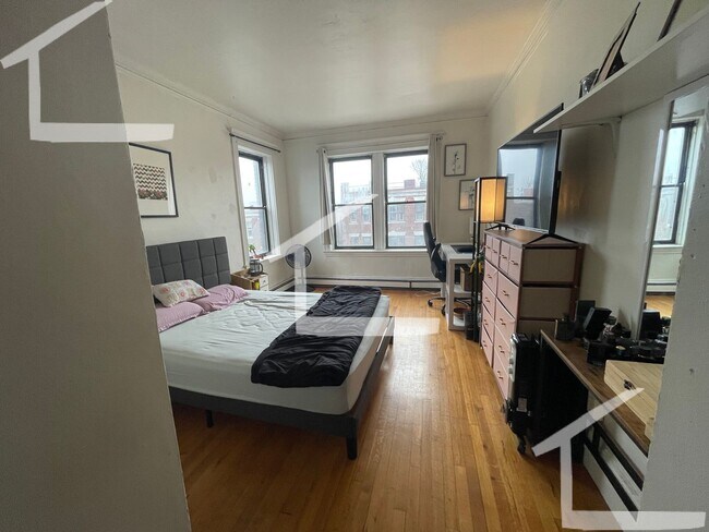 Building Photo - HOT ALLSTON LISTING!!!!