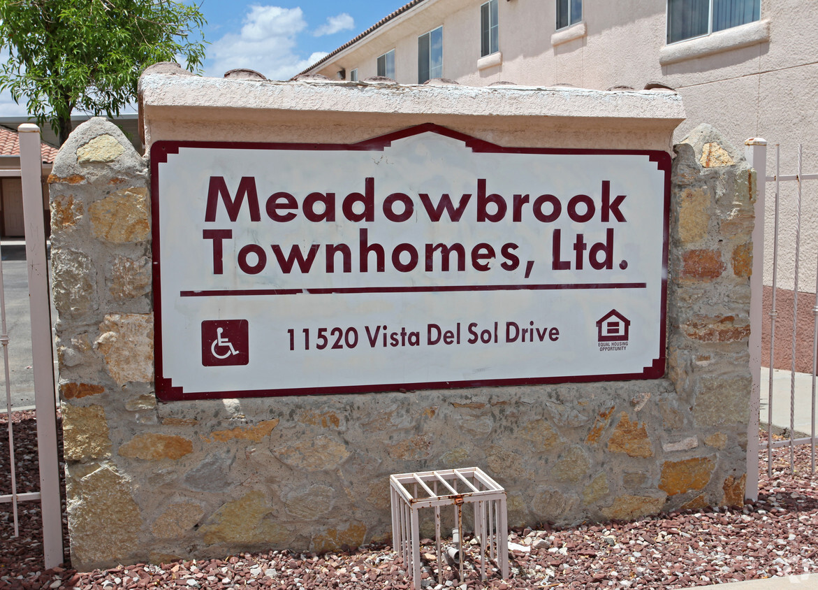 Foto del edificio - Meadowbrook Townhomes