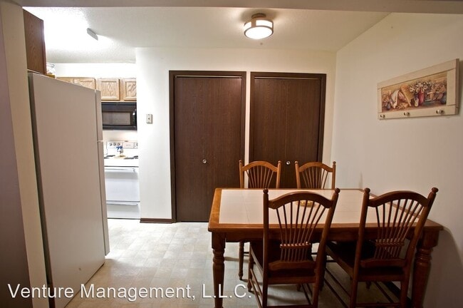 Building Photo - 1304 Holly Dr