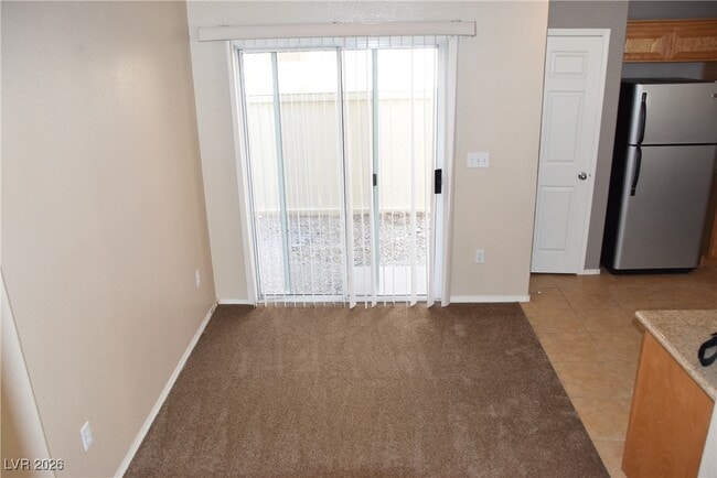 Foto del edificio - 8148 Finch Feather St