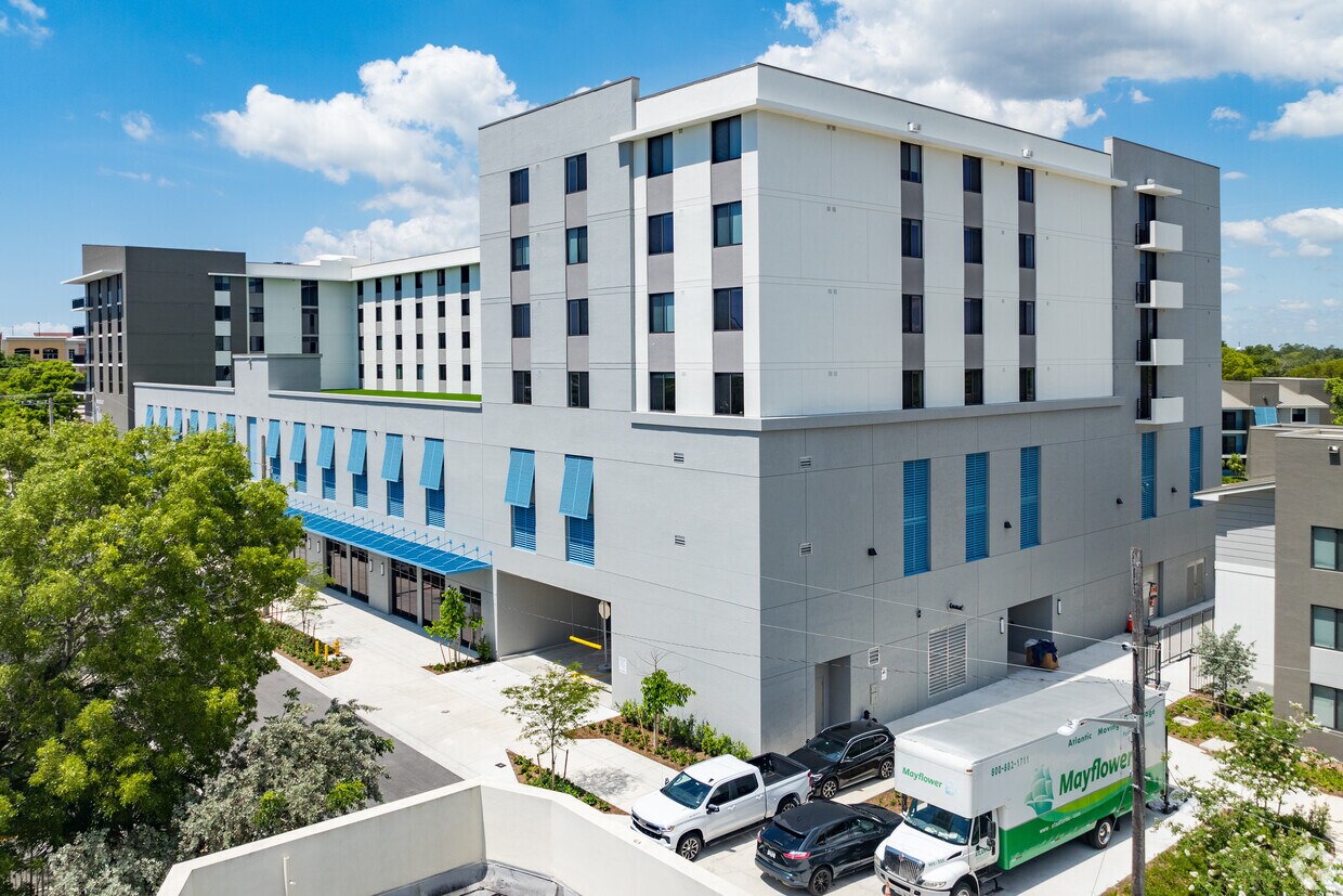 Building Photo - South Miami