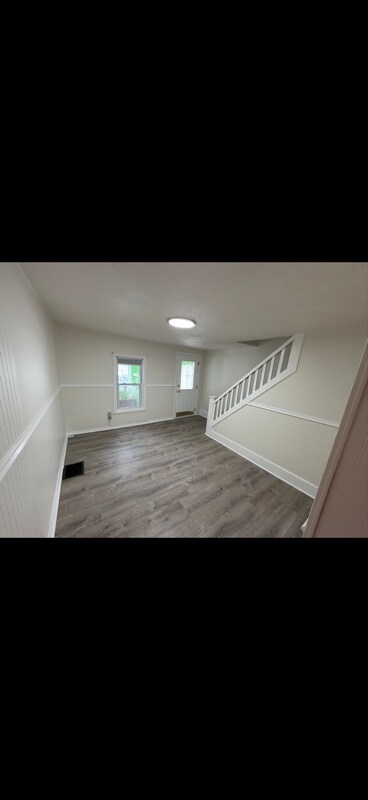 Building Photo - 191 Parkinson Ave