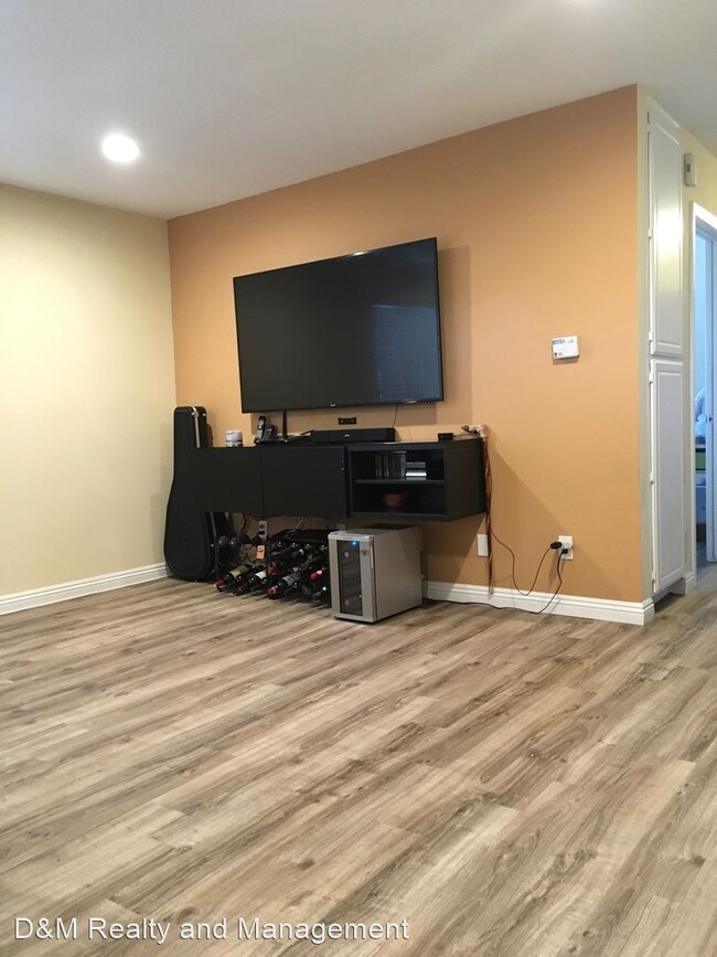 Building Photo - 2 br, 2 bath House - 525 N Beech St  #24