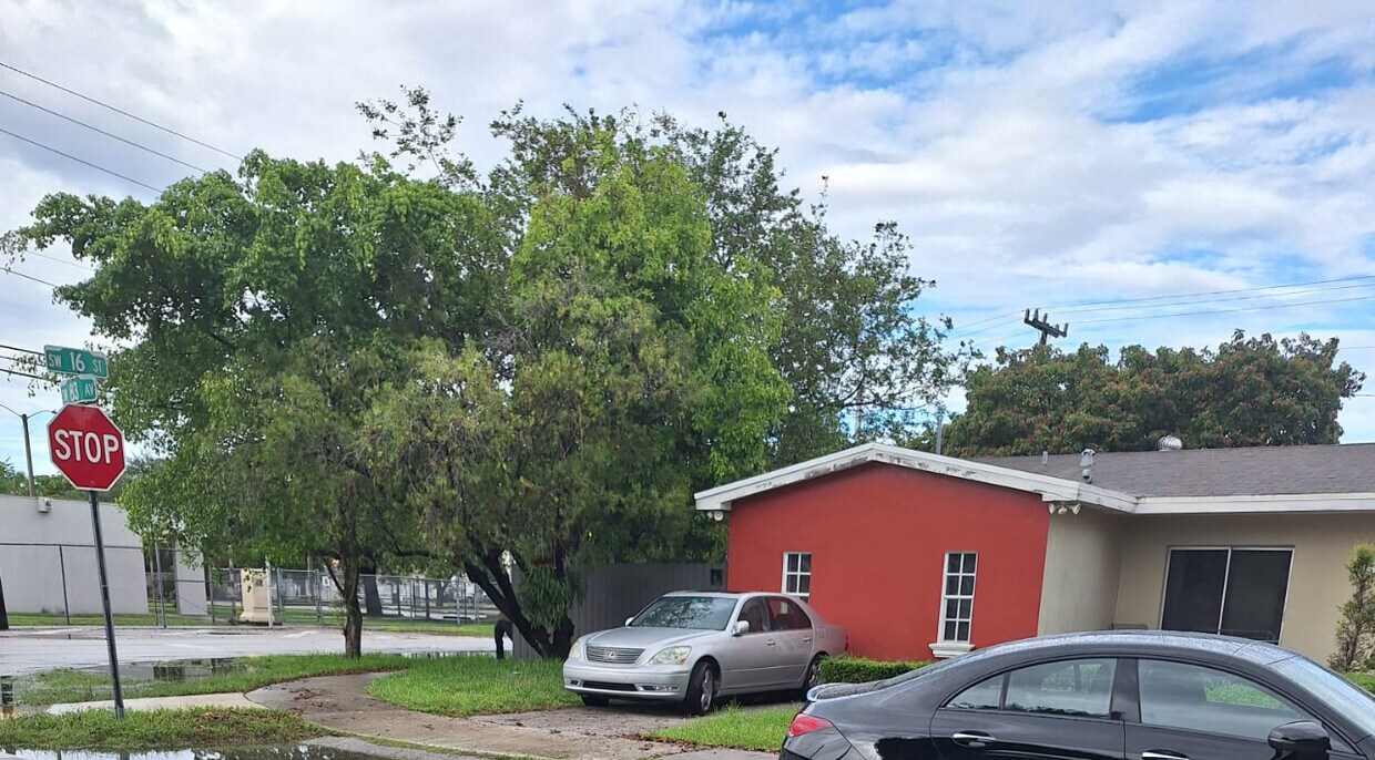Foto del edificio - 1601 SW 83rd Ave