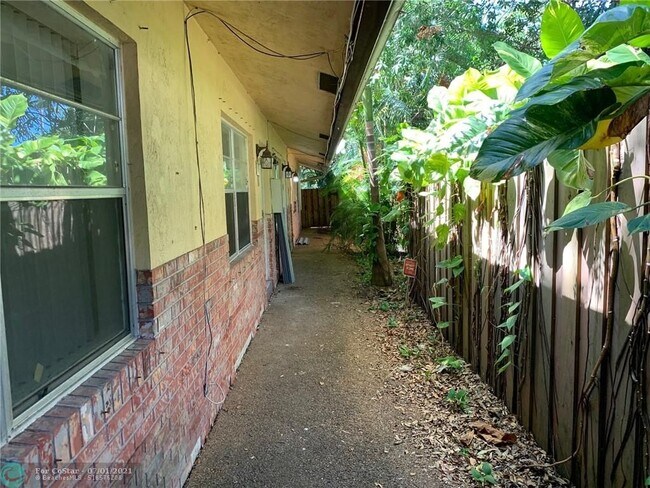 Building Photo - 1509 SW 1st Ave