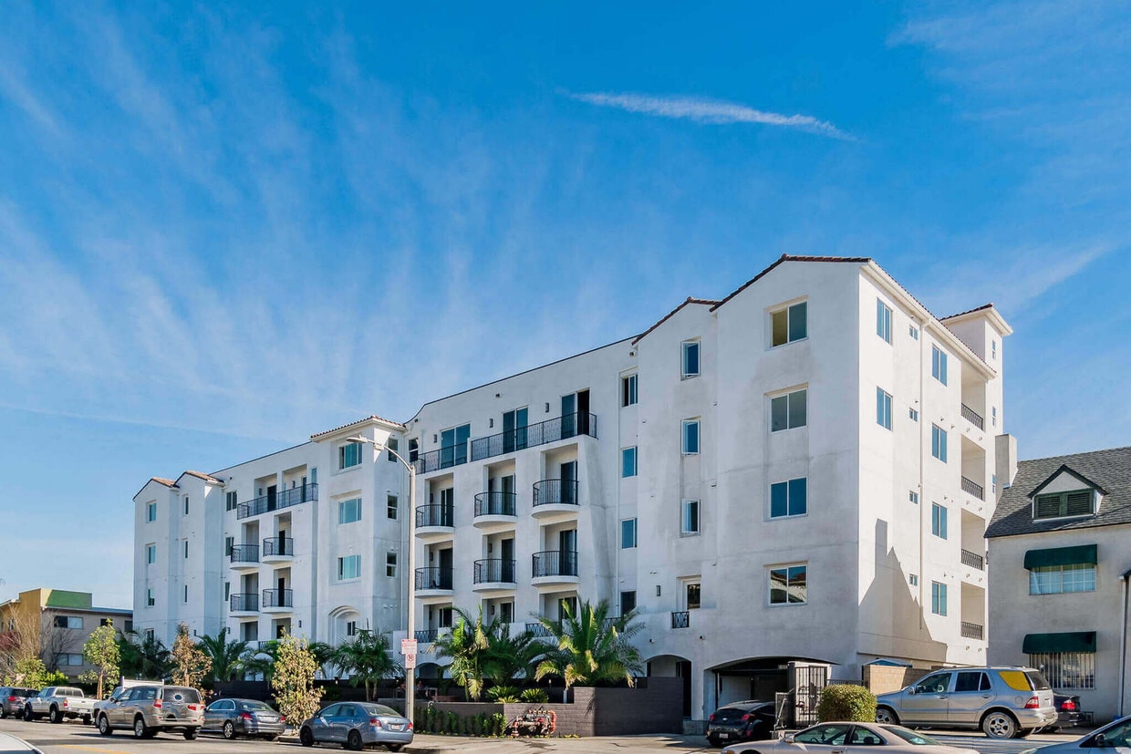 Windsor Square Villas Apartments in Los Angeles, CA Westside Rentals