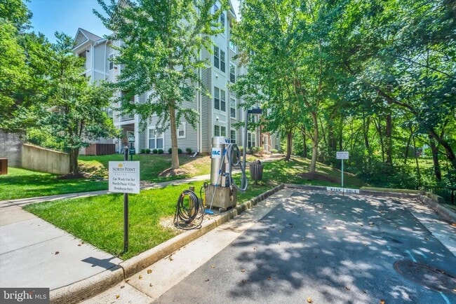 Foto del edificio - 1516 North Point Dr
