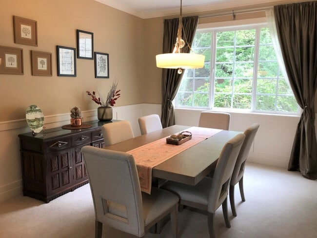 Building Photo - *$1000 off first full month!* Beautiful Sp...