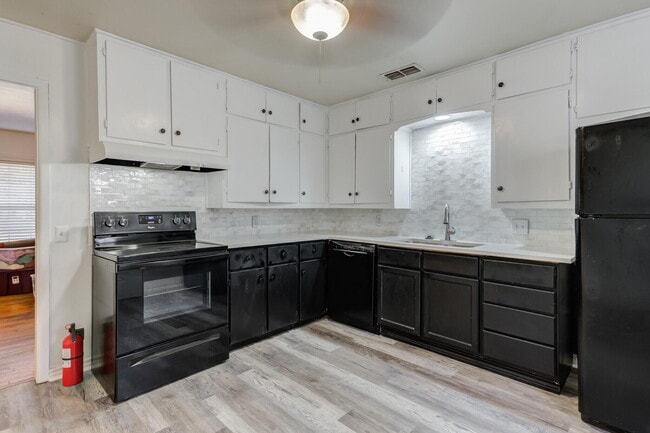 Building Photo - 3305 30th St