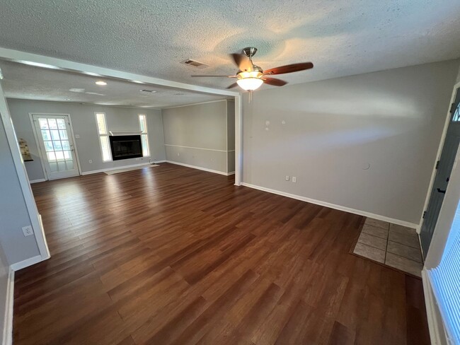 Foto del edificio - 3 bedroom, 2 bathroom home in Baton Rouge,...