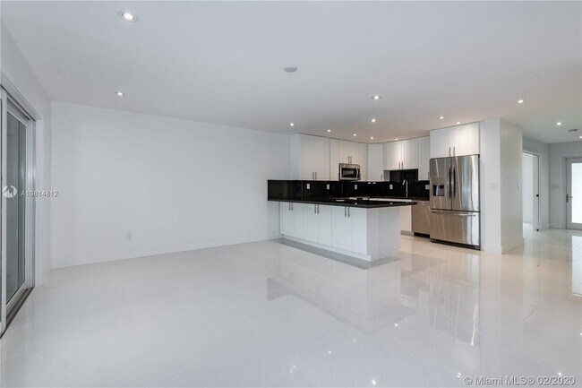 Foto del edificio - 13505 NE 23rd Pl   North Miami Fl 33181