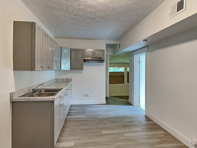 Building Photo - 7345 Linda Dr