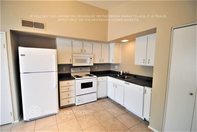 Building Photo - 6117 W Mauna Loa Ln