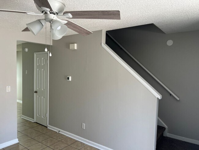 Foto del edificio - Unfurnished 2 Bedroom, 1.5 Bath Town Home ...