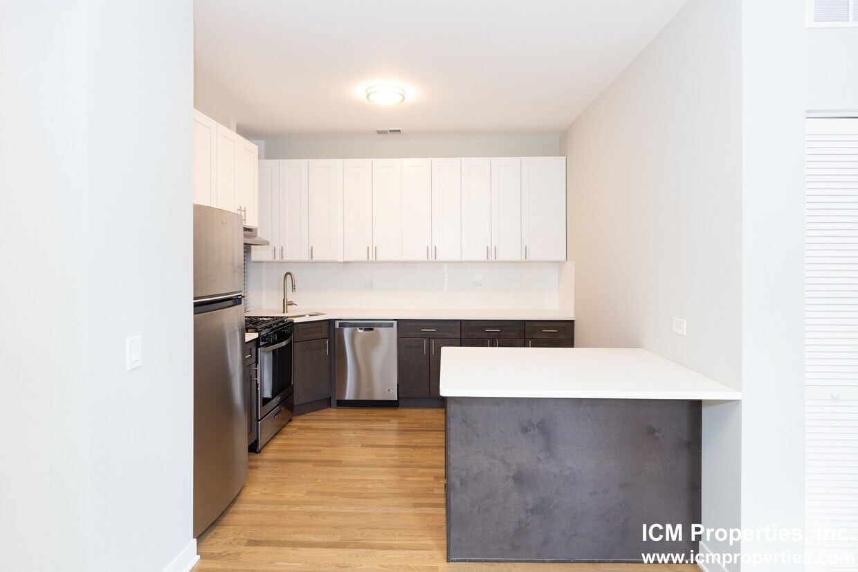 Foto principal - 2924 W Logan Blvd
