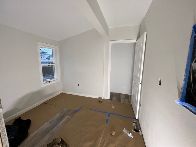 Building Photo - 33 Grove St
