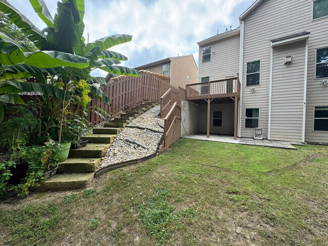 Foto del edificio - 6035 Falls Landing Dr