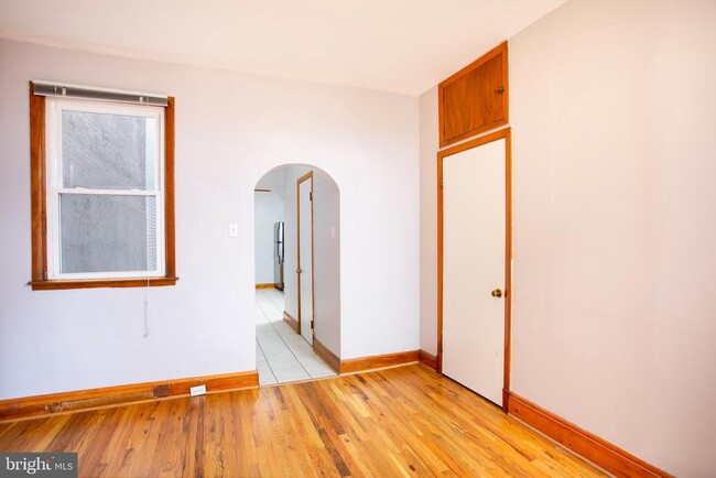 Building Photo - 639 S Montford Ave