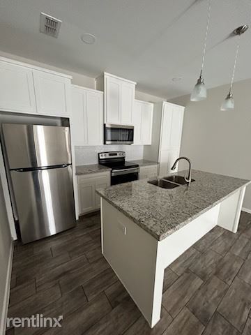 Foto del edificio - 3 br, 2 bath 4plex - 5800 Sandpiper Avenue 4