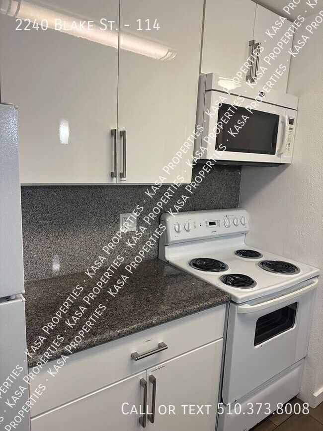 Building Photo - 2240 Blake St