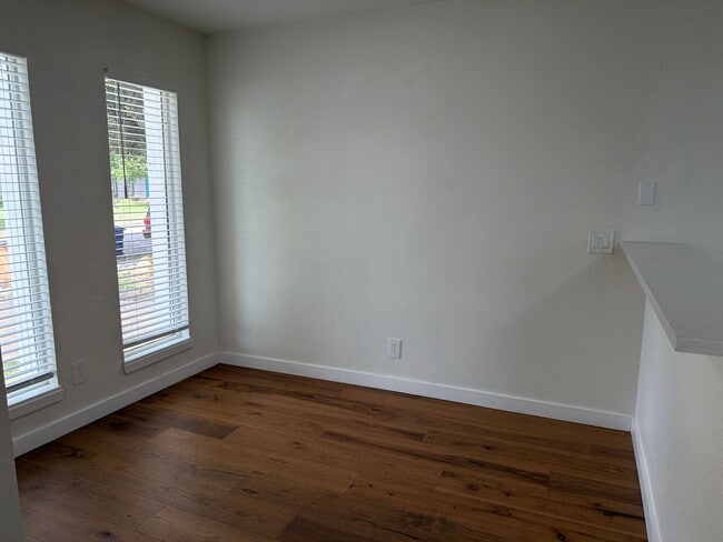 Foto del edificio - Room in House on Rockridge Dr