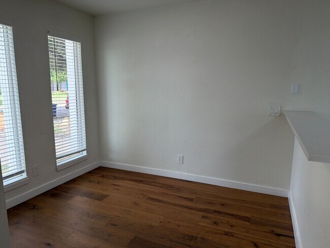 Foto del edificio - Room in Single Family Home on Rockridge Dr
